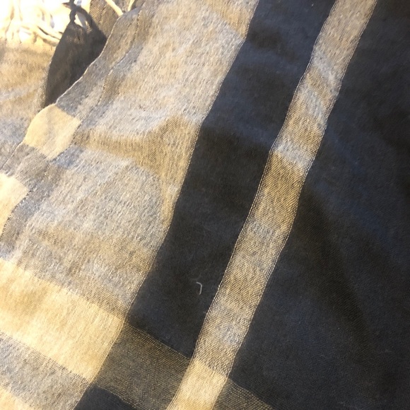 Banana Republic wool scarf - Picture 3 of 7